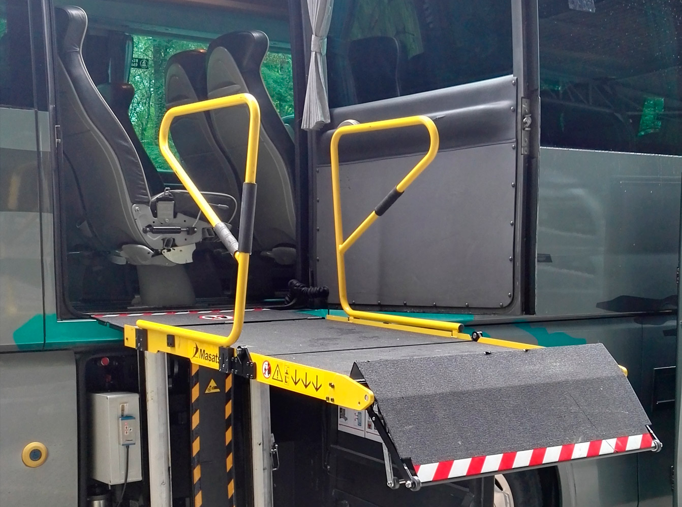 Autobuses con plataforma  Alquiler de Autobuses 