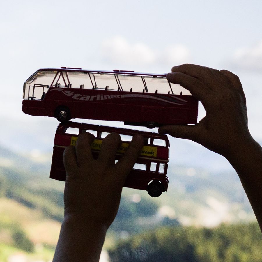 Alquiles de autobuses niños